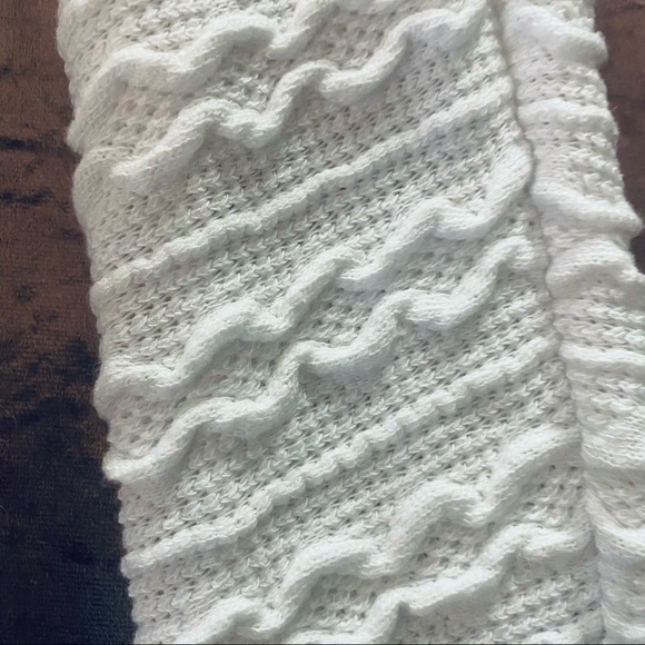 Cream Shorts & Cropped Sweater Knit Set - Picture 4 of 13